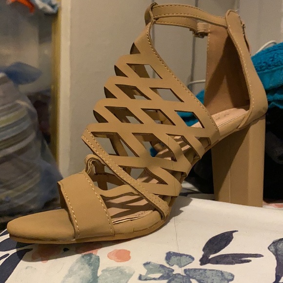 Heels - Picture 2 of 2